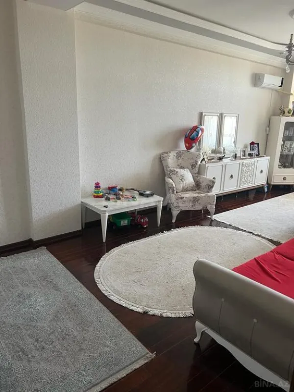 Satılır 3 otaqlı mənzil 97 m²