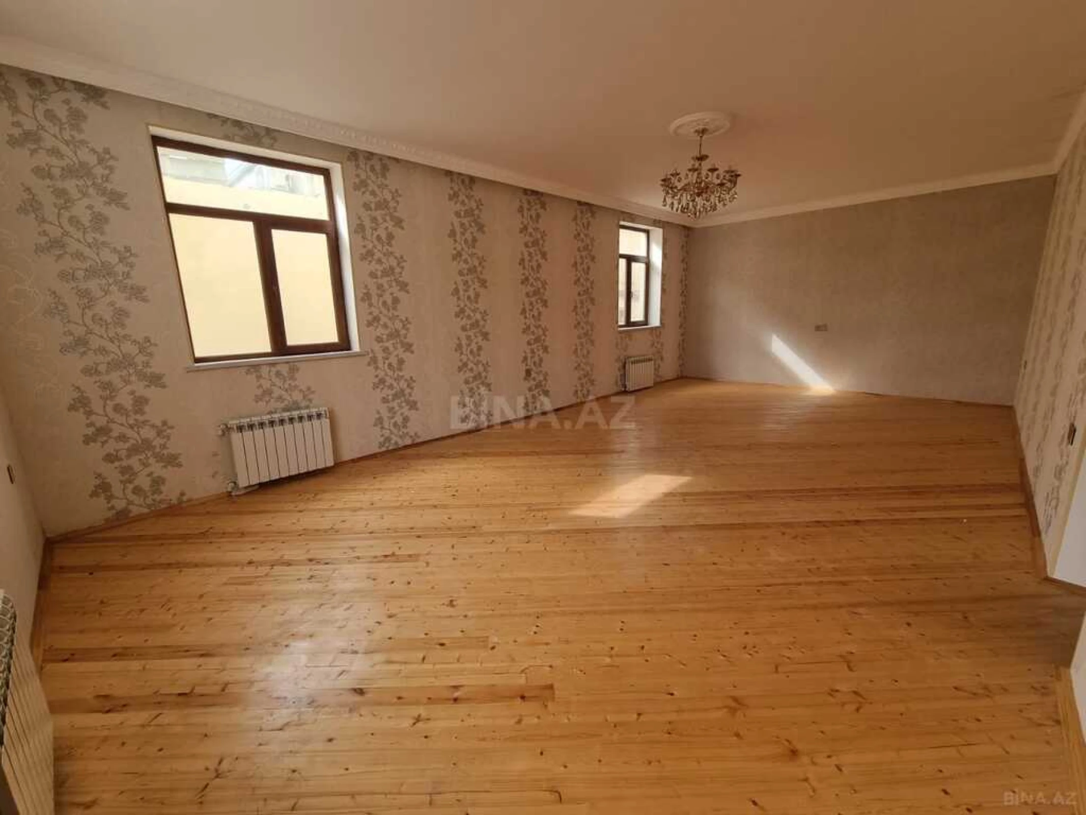 Satılır 5 otaqlı həyət evi 300 m²