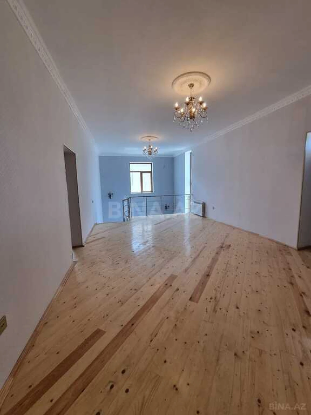 Satılır 5 otaqlı həyət evi 300 m²