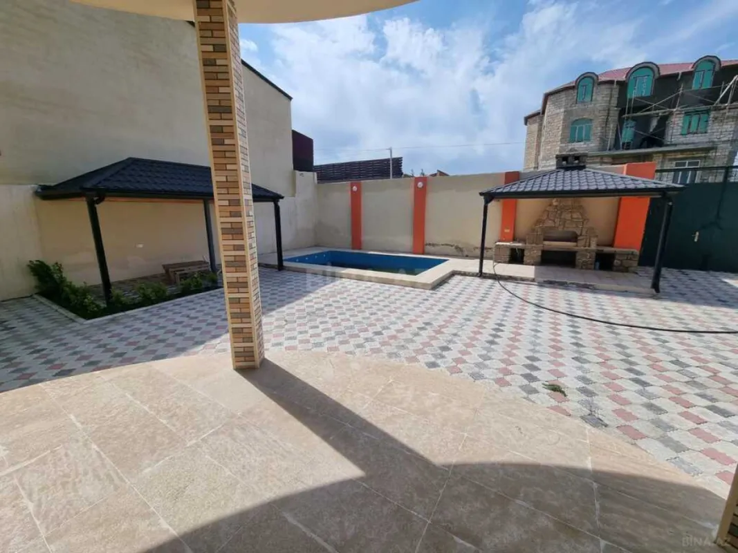 Satılır 5 otaqlı həyət evi 300 m²