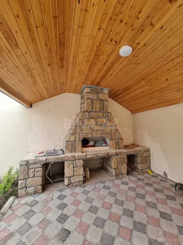 Satılır 5 otaqlı həyət evi 300 m²