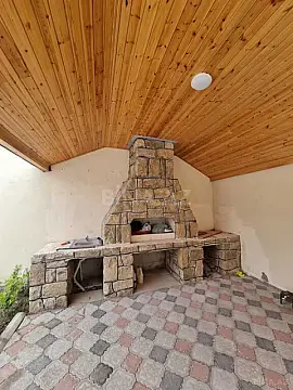 Satılır 5 otaqlı həyət evi 300 m²