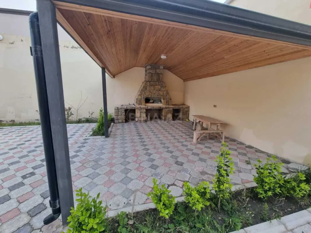 Satılır 5 otaqlı həyət evi 300 m²