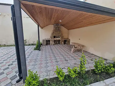 Satılır 5 otaqlı həyət evi 300 m²