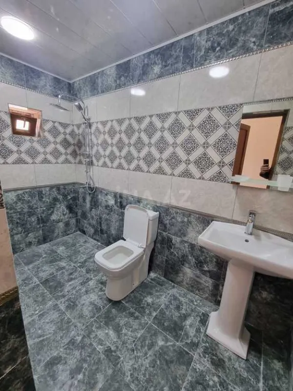 Satılır 5 otaqlı həyət evi 300 m²