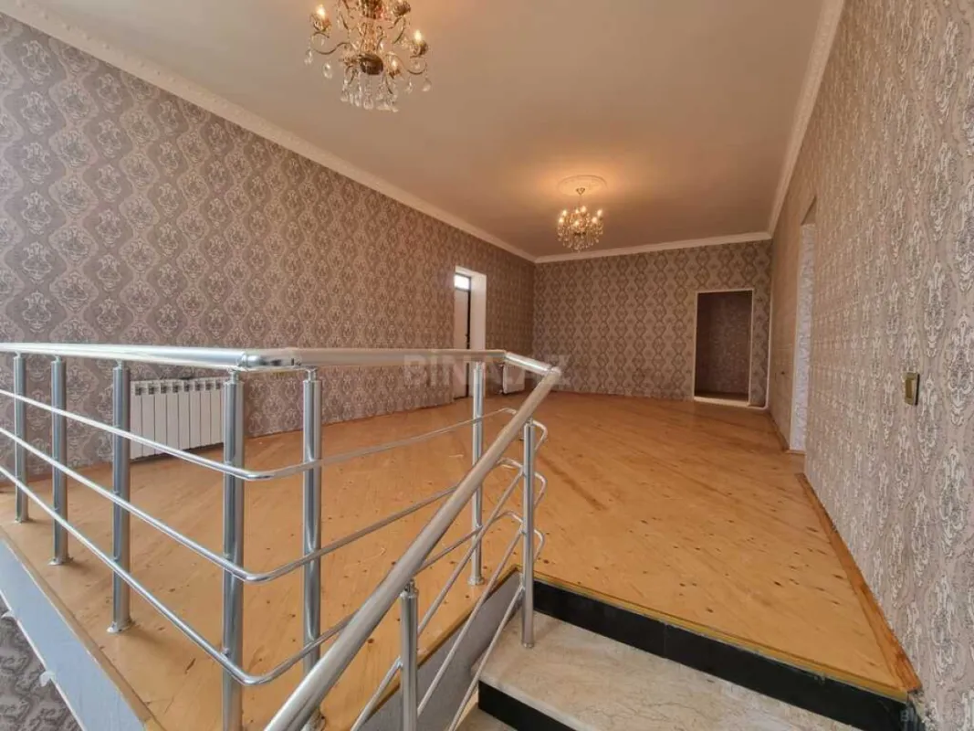 Satılır 5 otaqlı həyət evi 300 m²