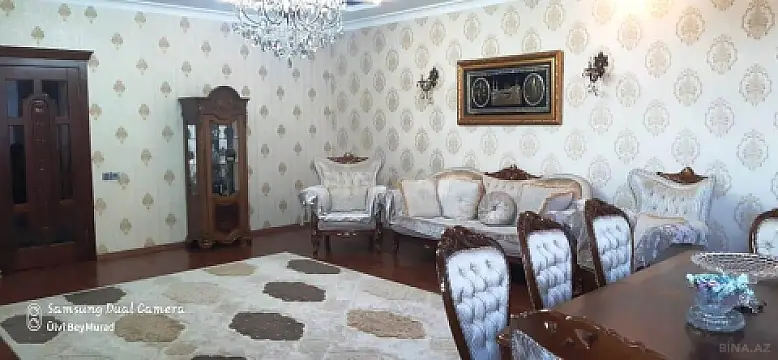 Satılır 4 otaqlı mənzil 250.5 m²