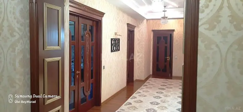 Satılır 4 otaqlı mənzil 250.5 m²