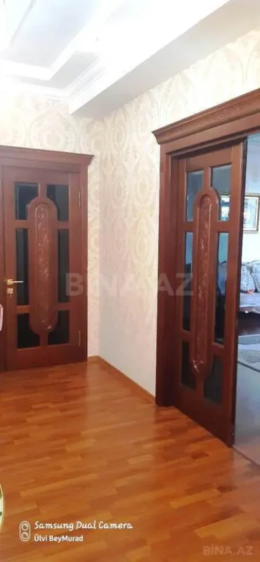 Satılır 4 otaqlı mənzil 250.5 m²