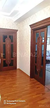 Satılır 4 otaqlı mənzil 250.5 m²