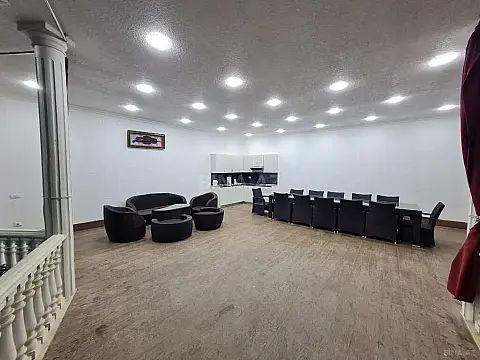 Kirayə verilir 8 otaqlı həyət evi 500 m²