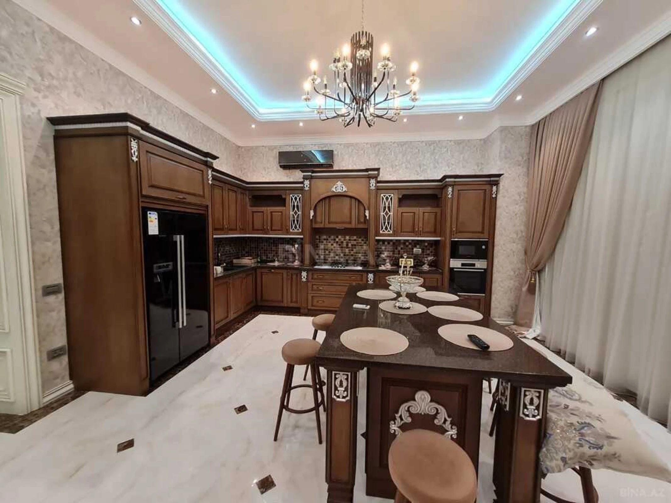 Kirayə verilir 8 otaqlı həyət evi 500 m²