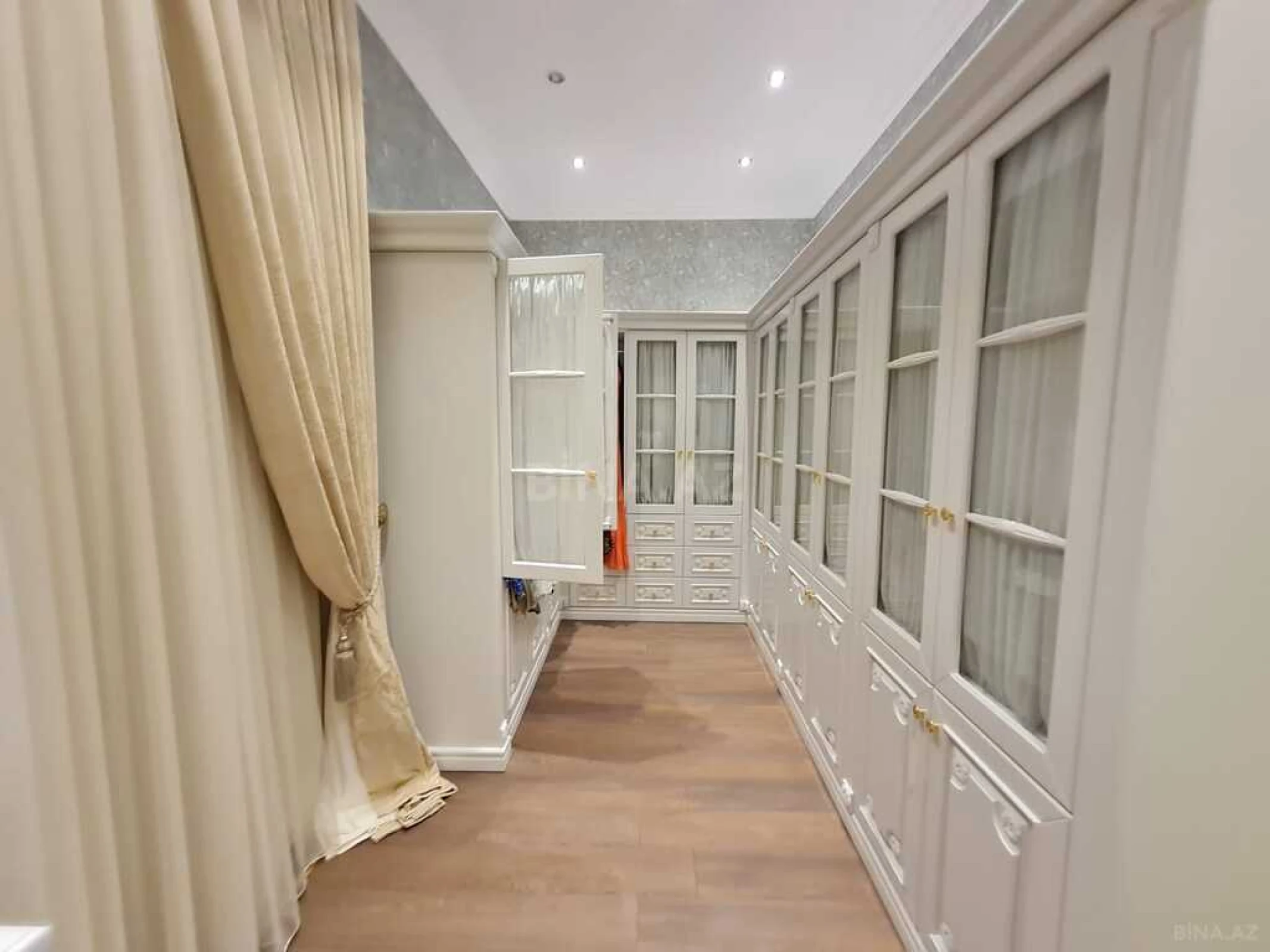 Kirayə verilir 8 otaqlı həyət evi 500 m²