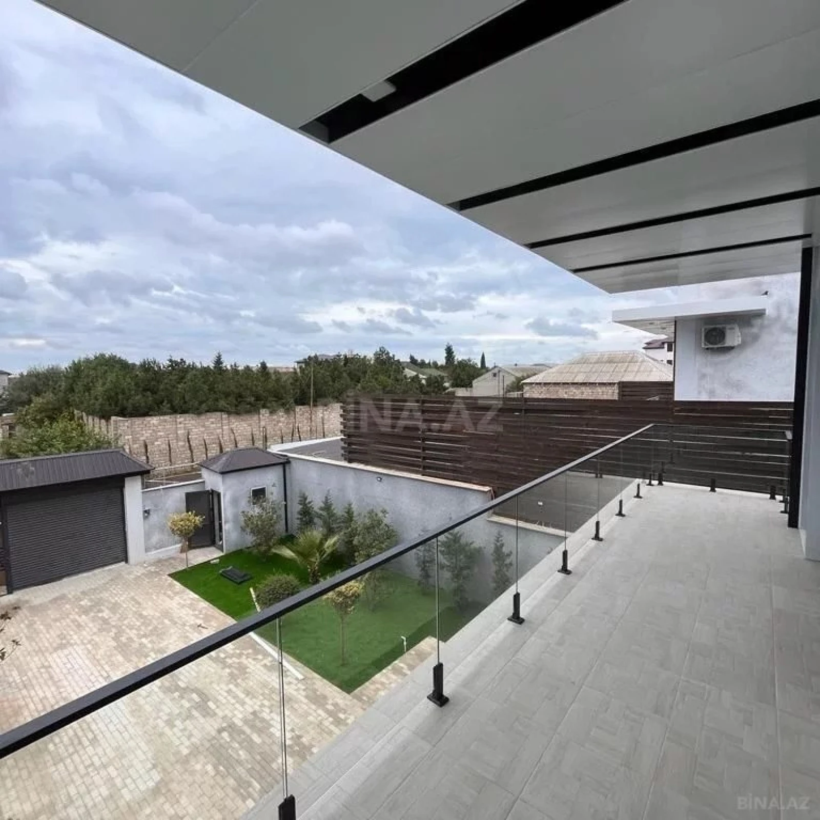 Kirayə verilir 6 otaqlı həyət evi 360 m²