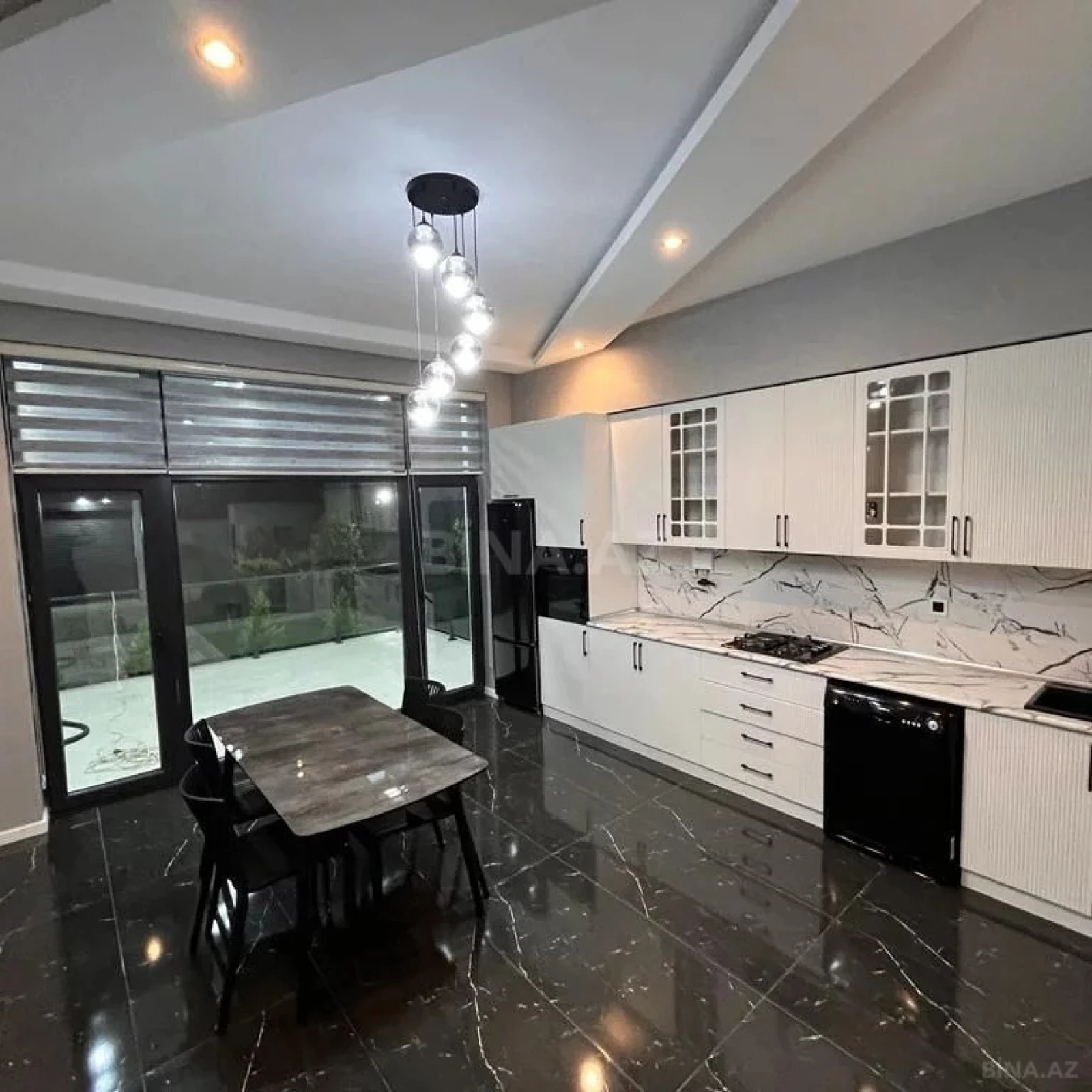 Kirayə verilir 6 otaqlı həyət evi 360 m²