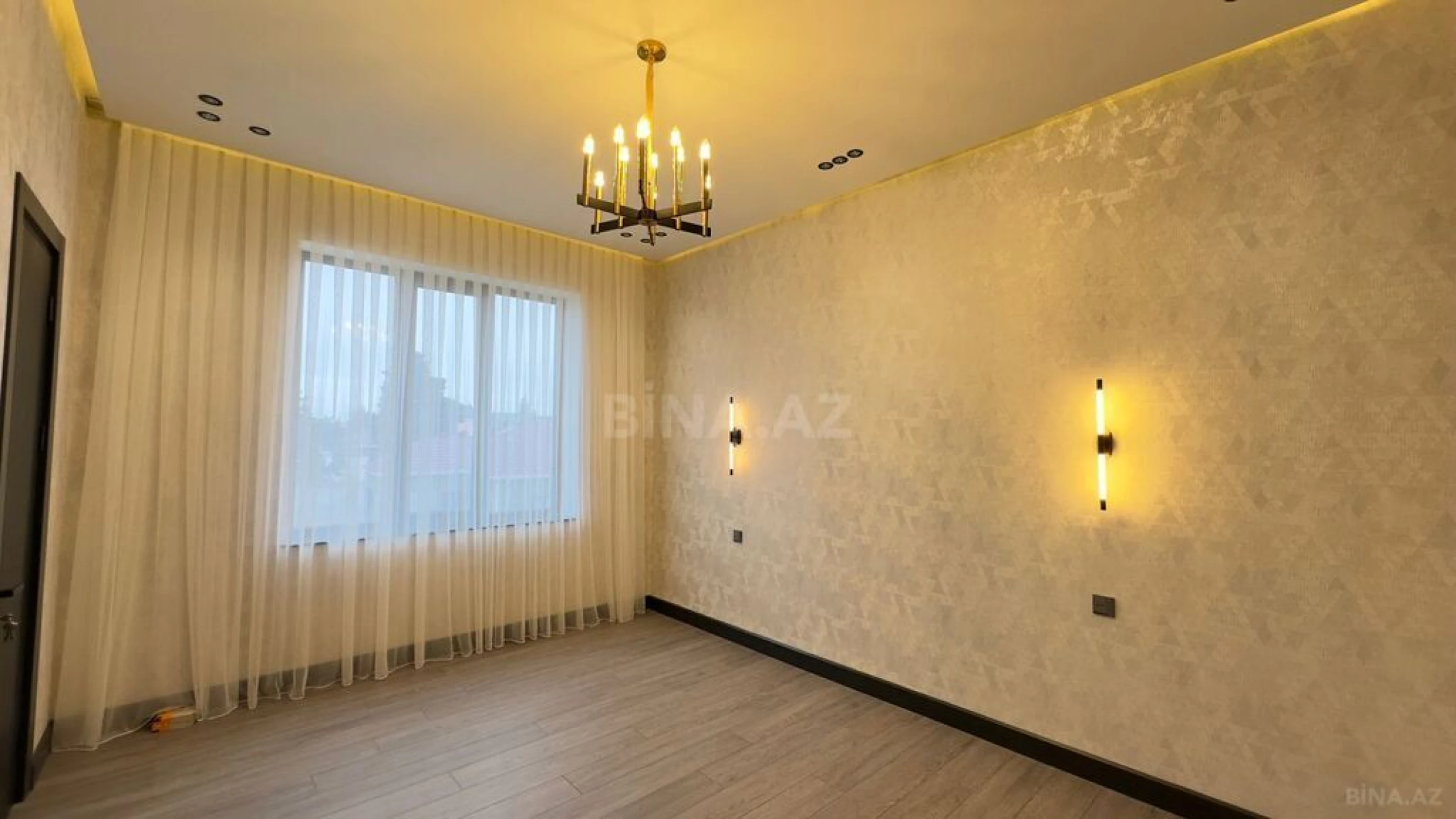 Satılır 6 otaqlı həyət evi 450 m²