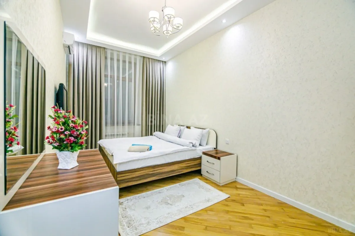 Kirayə verilir 3 otaqlı mənzil 101 m²