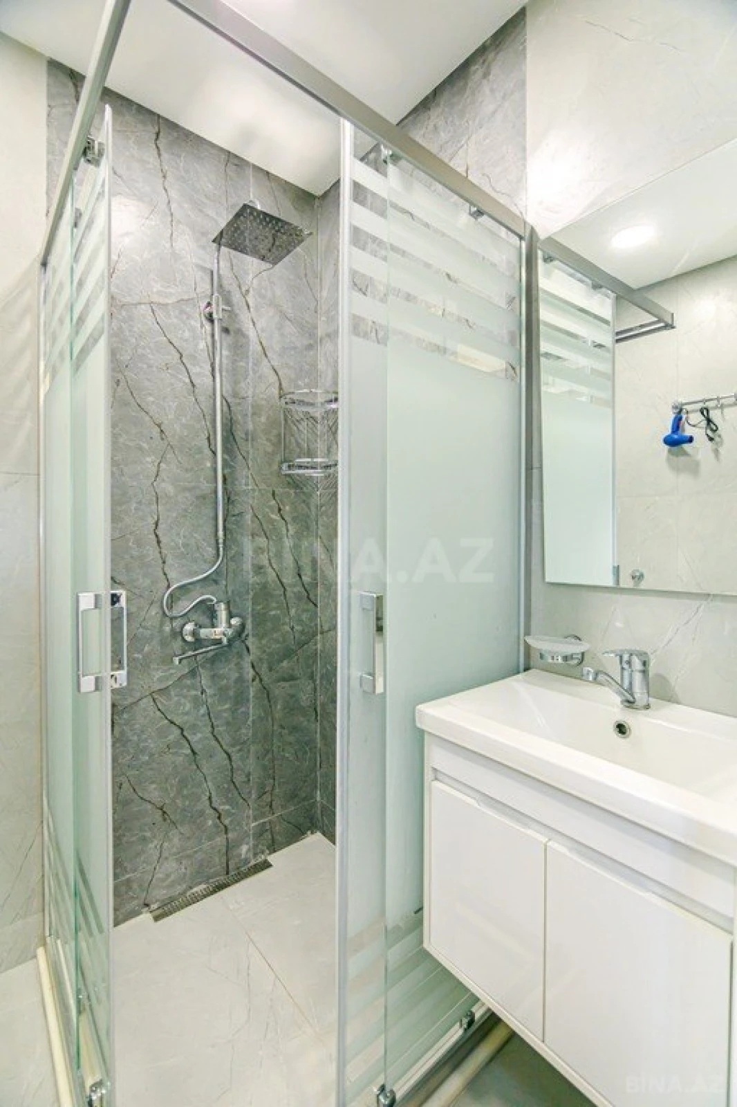 Kirayə verilir 3 otaqlı mənzil 101 m²