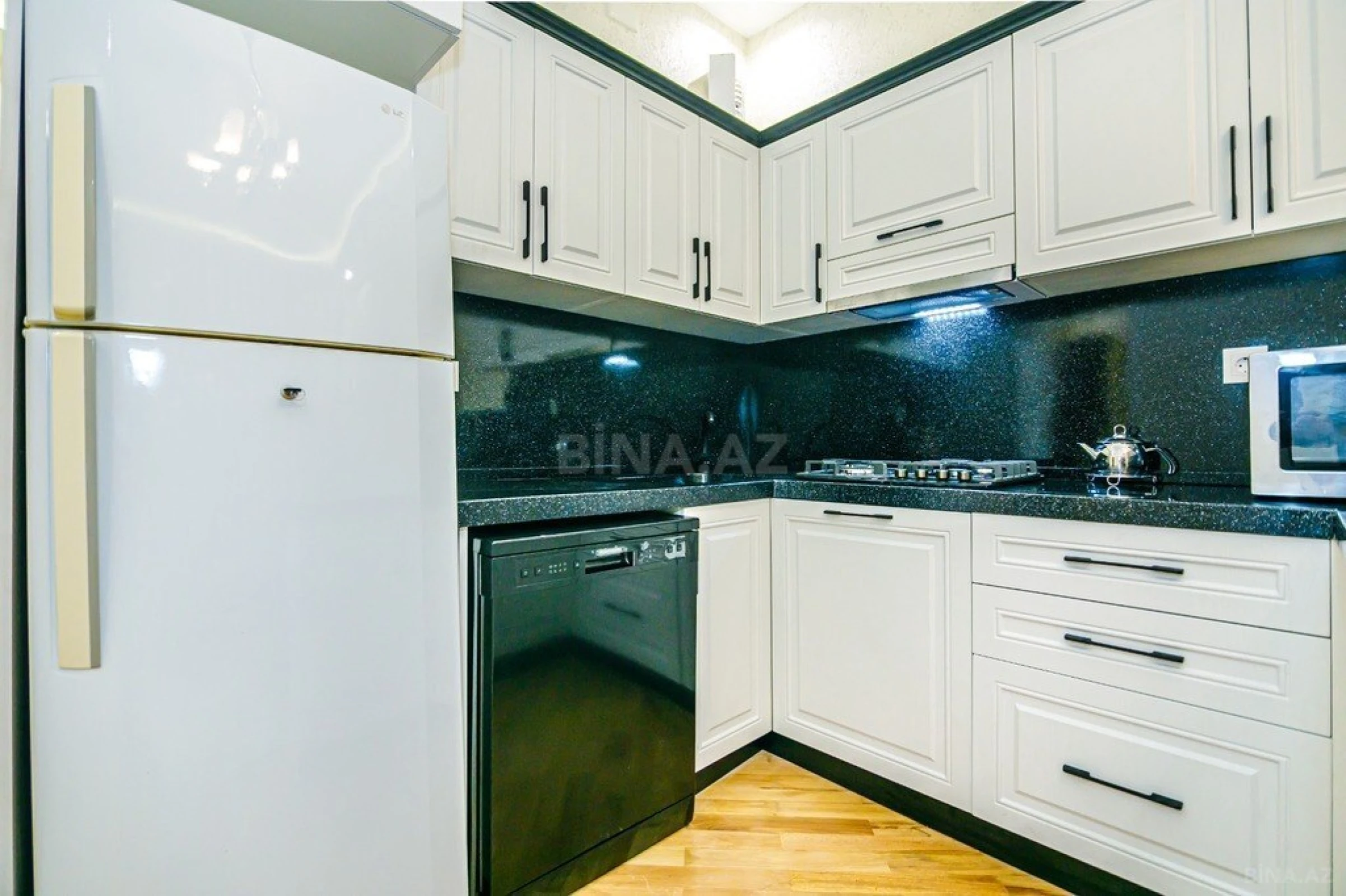 Kirayə verilir 3 otaqlı mənzil 101 m²