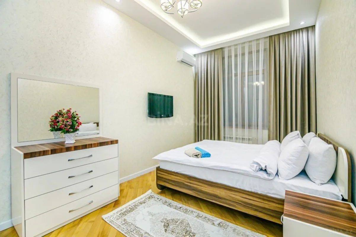 Kirayə verilir 3 otaqlı mənzil 101 m²