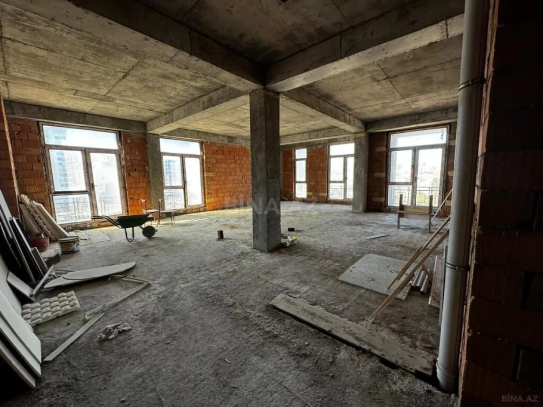 Satılır 3 otaqlı mənzil 117 m²