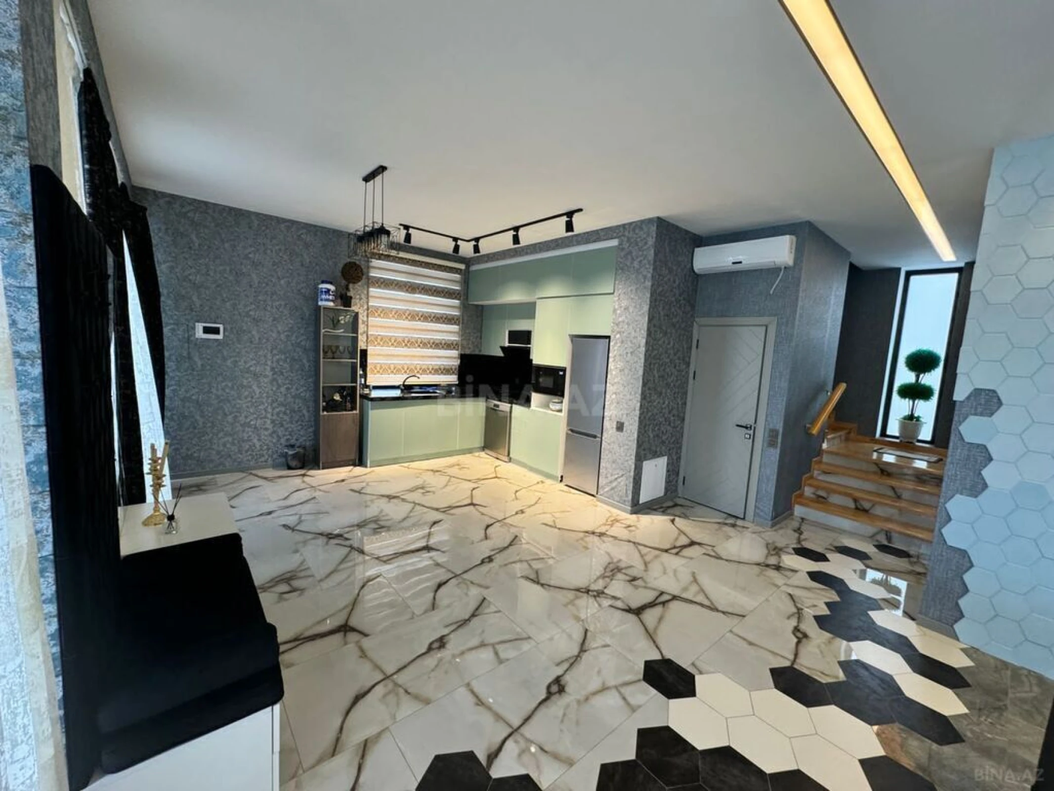 Kirayə verilir 5 otaqlı həyət evi 260 m²