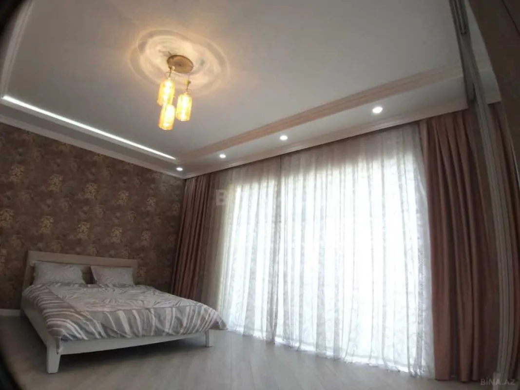 Satılır 5 otaqlı həyət evi 300 m²