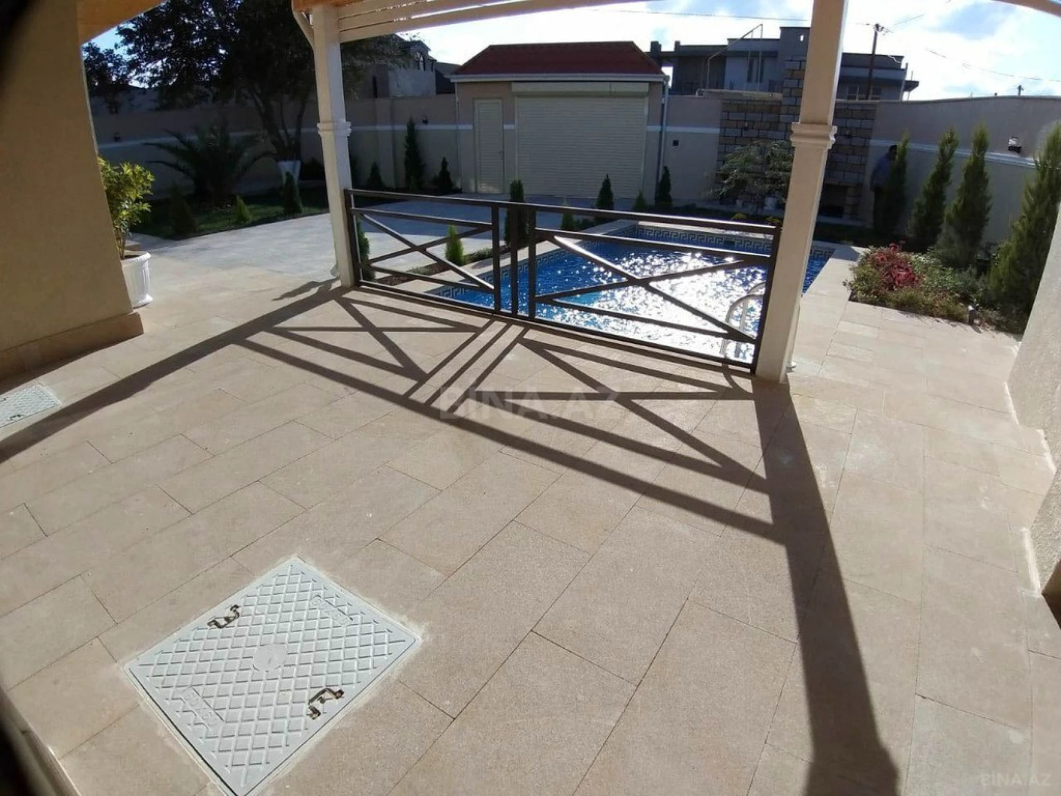 Satılır 5 otaqlı həyət evi 300 m²