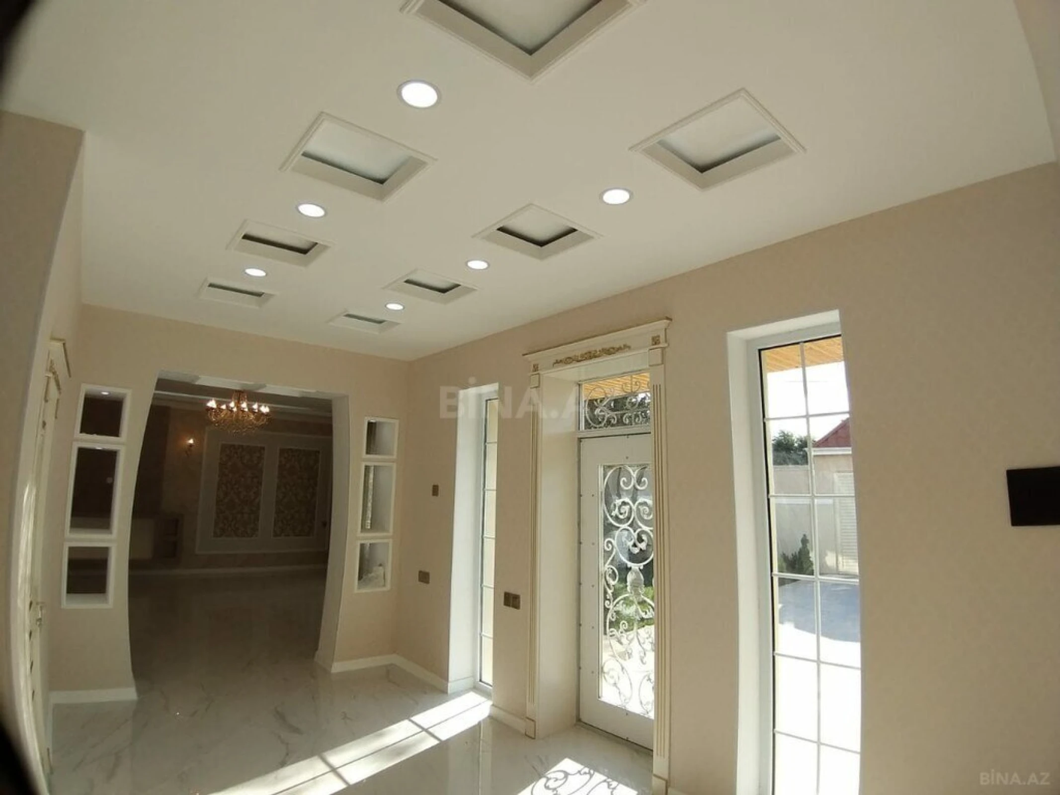 Satılır 5 otaqlı həyət evi 300 m²