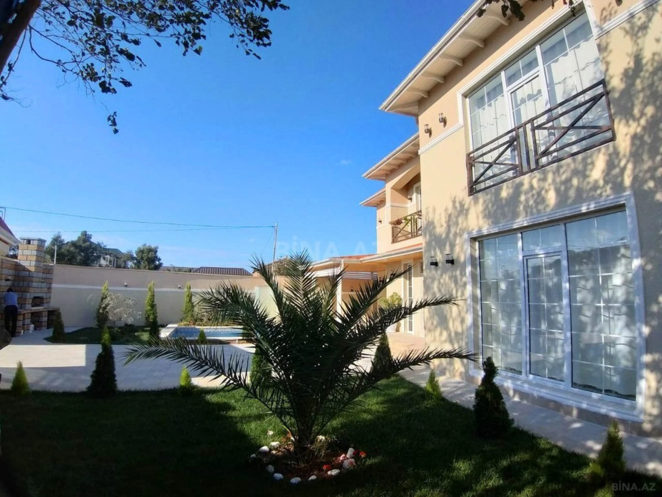 Satılır 5 otaqlı həyət evi 300 m²