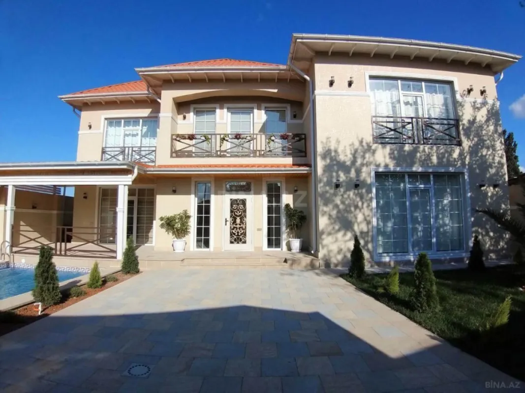 Satılır 5 otaqlı həyət evi 300 m²