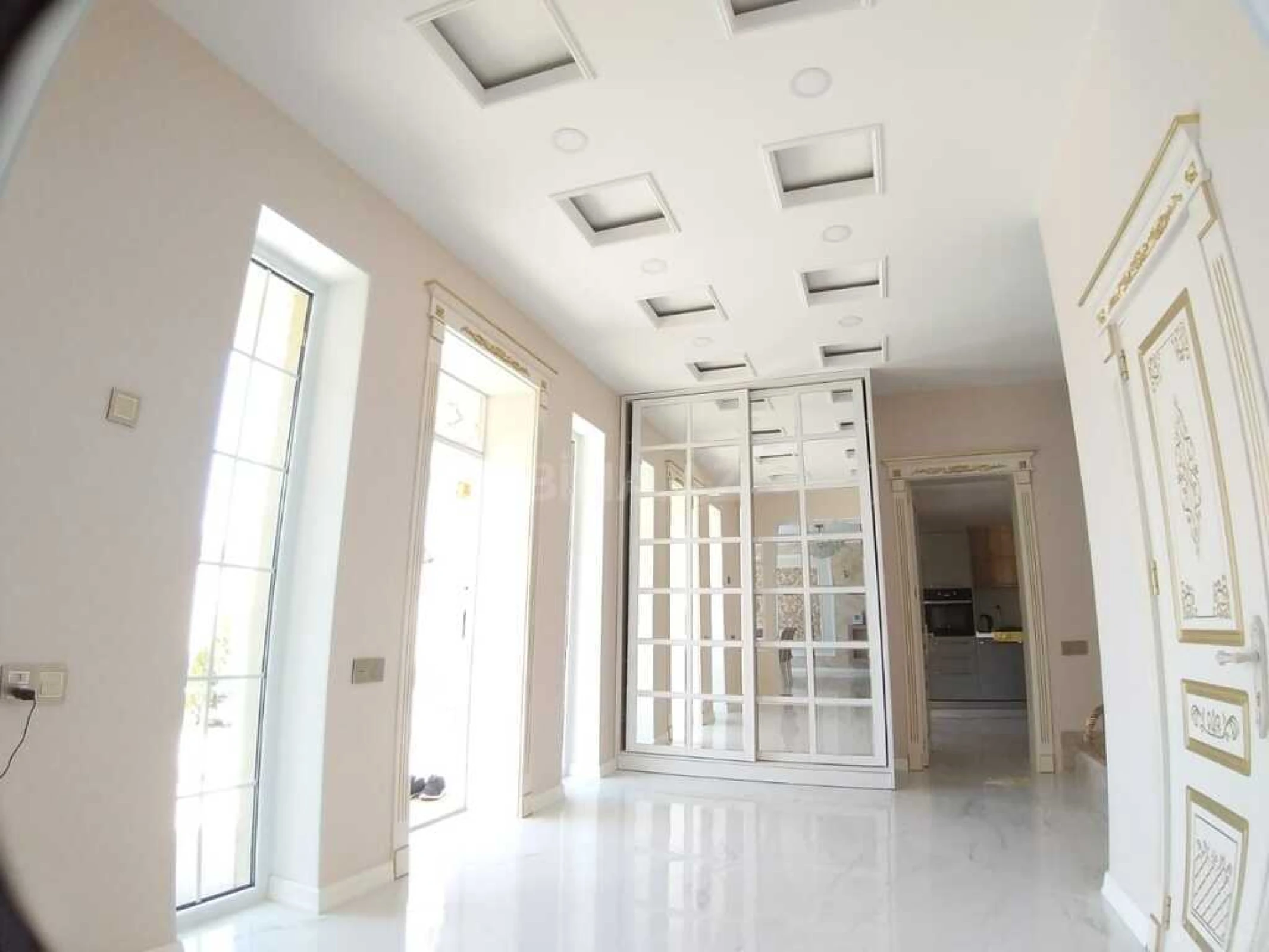 Satılır 5 otaqlı həyət evi 300 m²