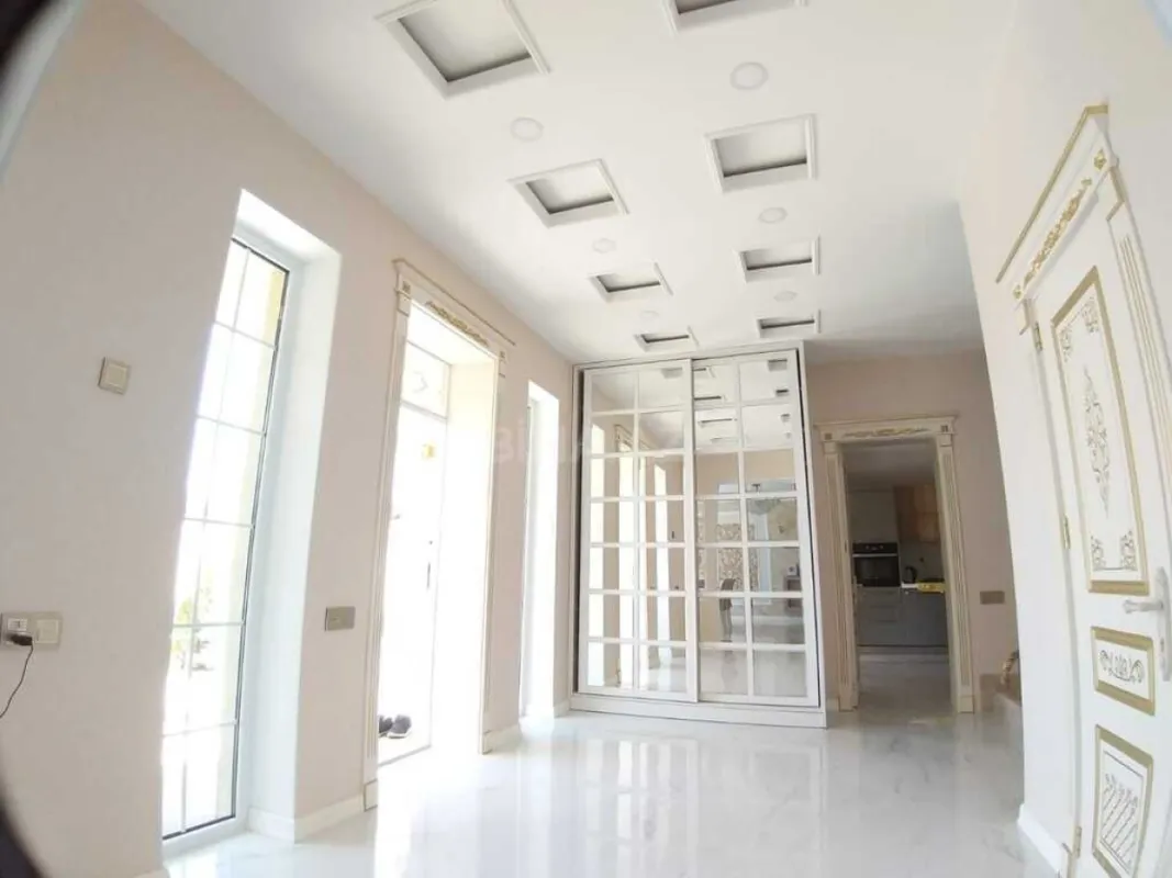 Satılır 5 otaqlı həyət evi 300 m²