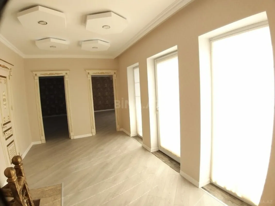 Satılır 5 otaqlı həyət evi 300 m²