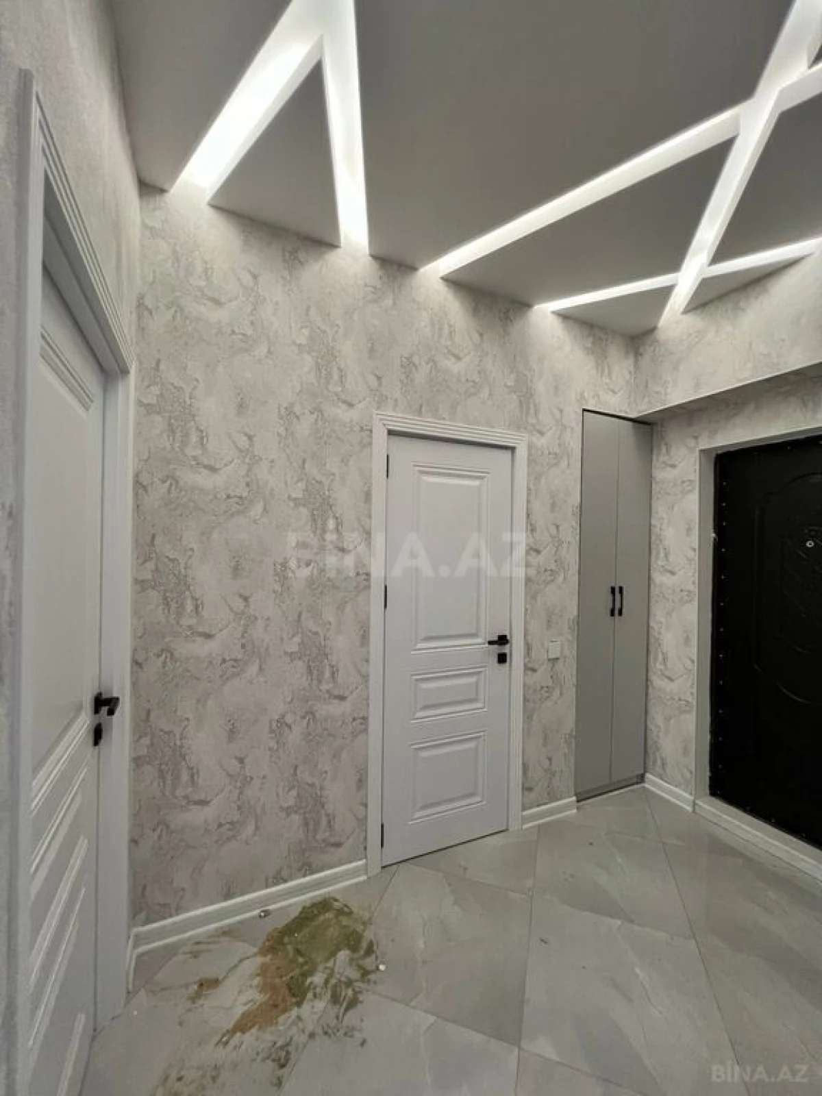 Satılır 2 otaqlı mənzil 68 m²