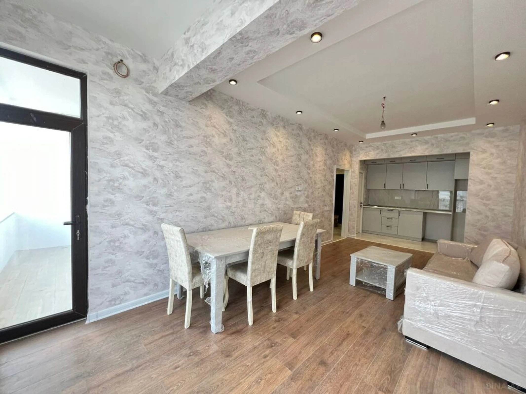 Satılır 2 otaqlı mənzil 68 m²