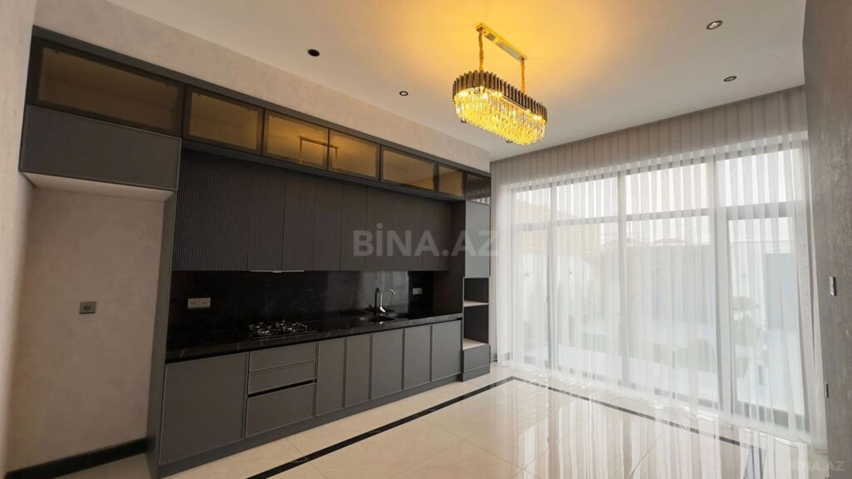 Satılır 6 otaqlı həyət evi 450 m²