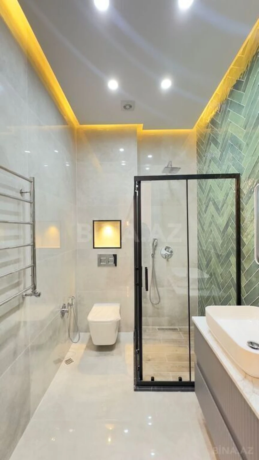 Satılır 6 otaqlı həyət evi 450 m²