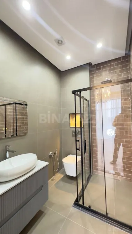 Satılır 6 otaqlı həyət evi 450 m²