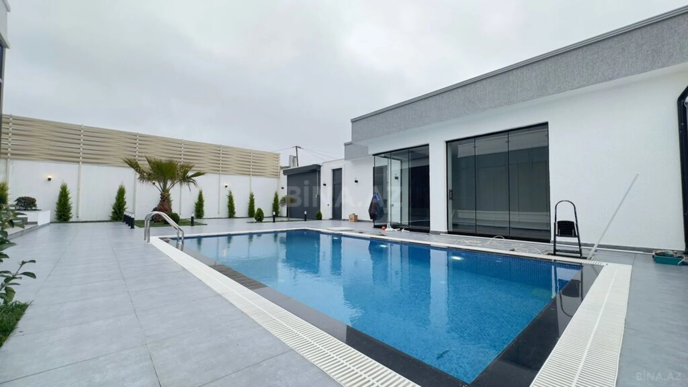 Satılır 6 otaqlı həyət evi 450 m²