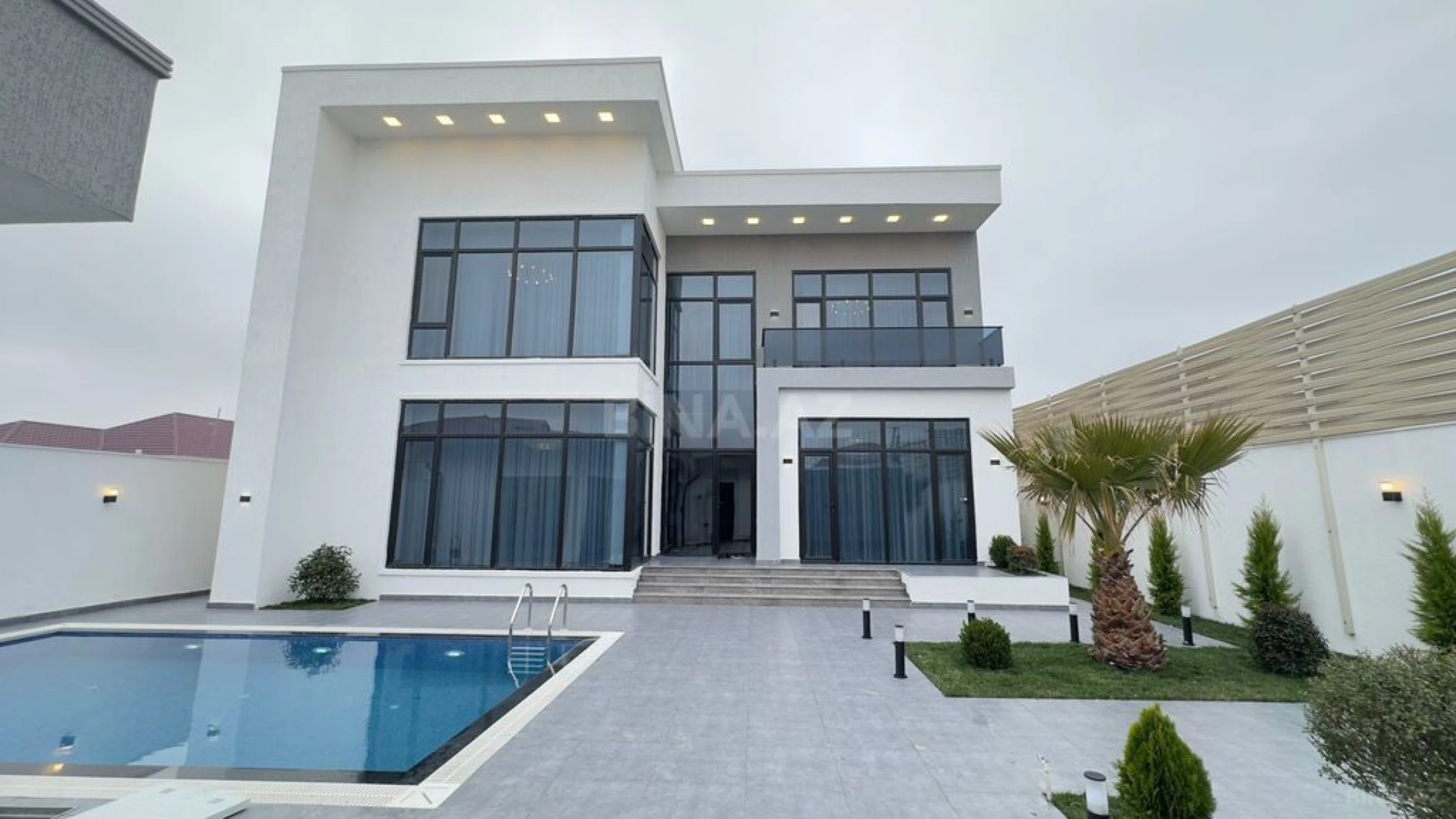 Satılır 6 otaqlı həyət evi 450 m²