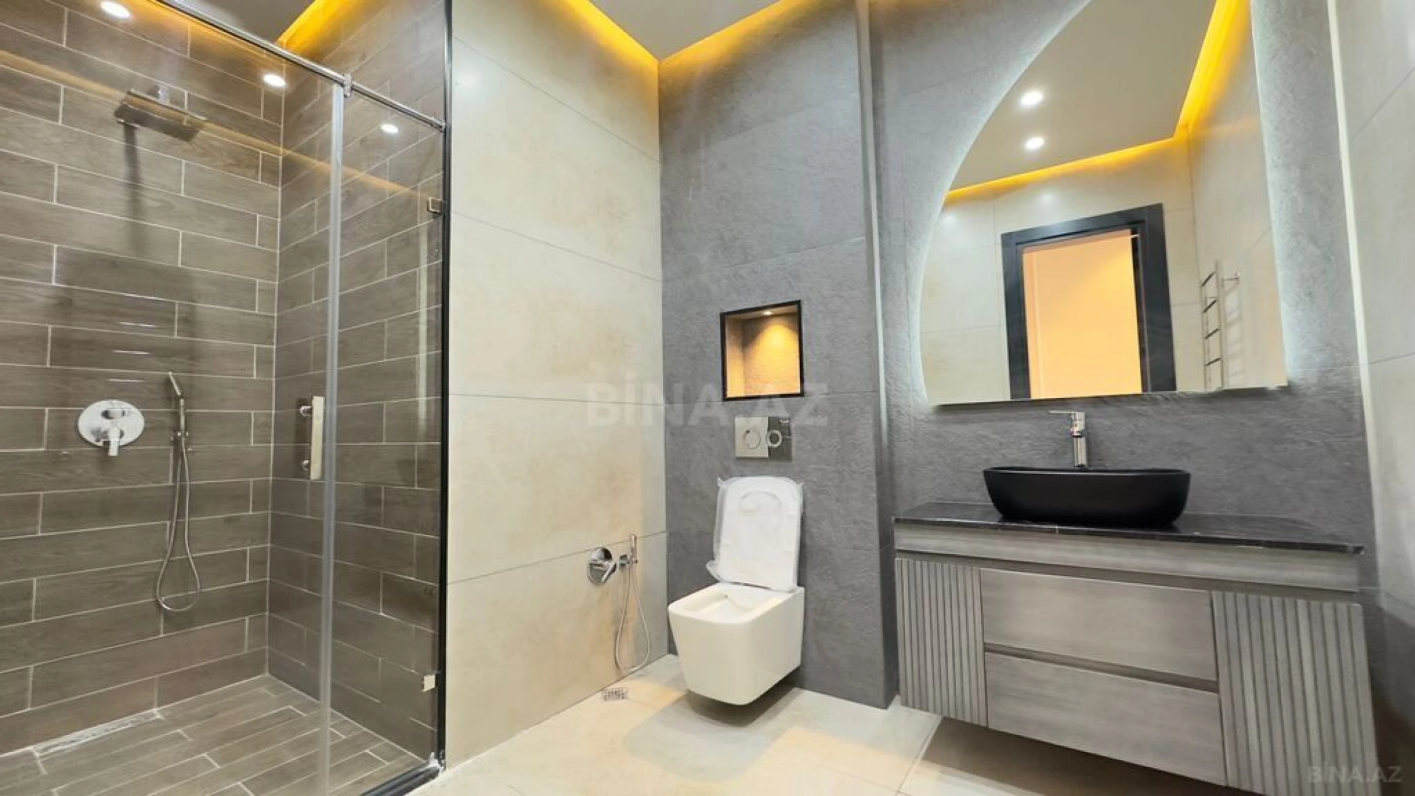 Satılır 6 otaqlı həyət evi 450 m²