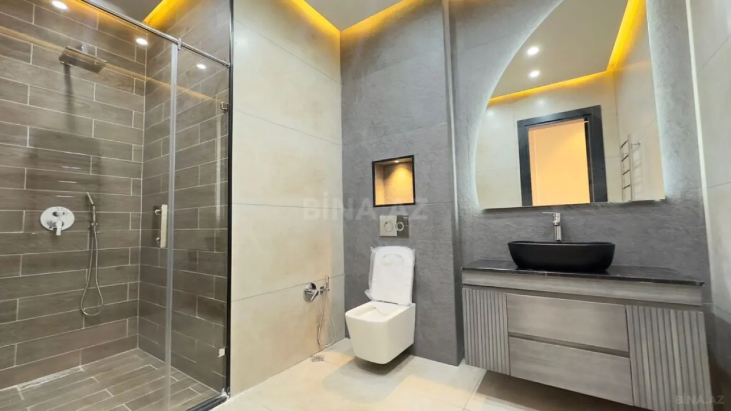 Satılır 6 otaqlı həyət evi 450 m²