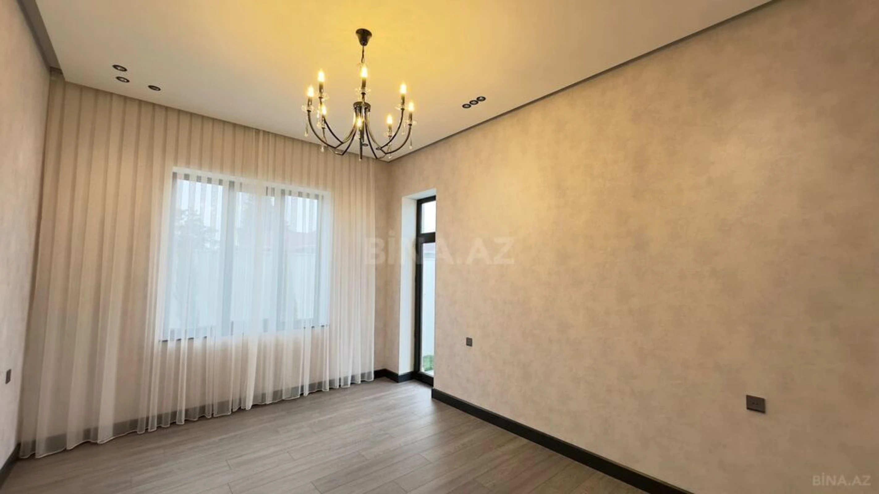 Satılır 6 otaqlı həyət evi 450 m²