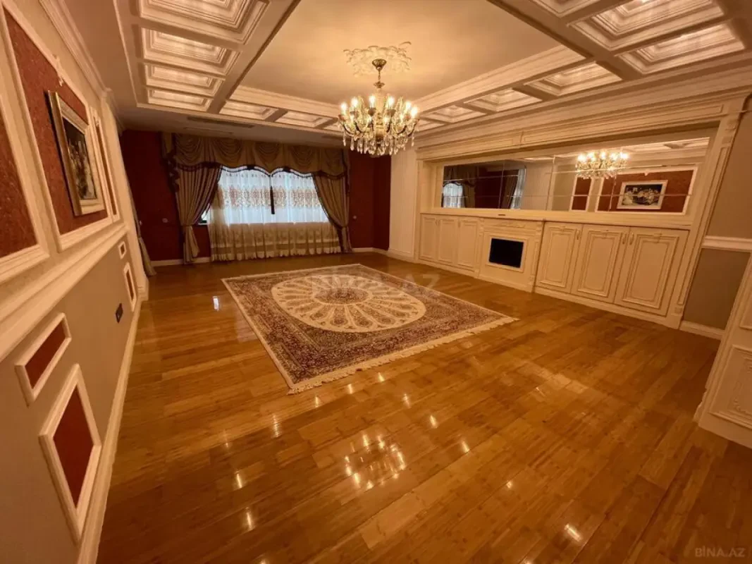 Satılır 4 otaqlı mənzil 240 m²