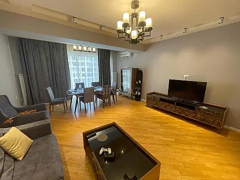 Satılır 2 otaqlı mənzil 102 m²