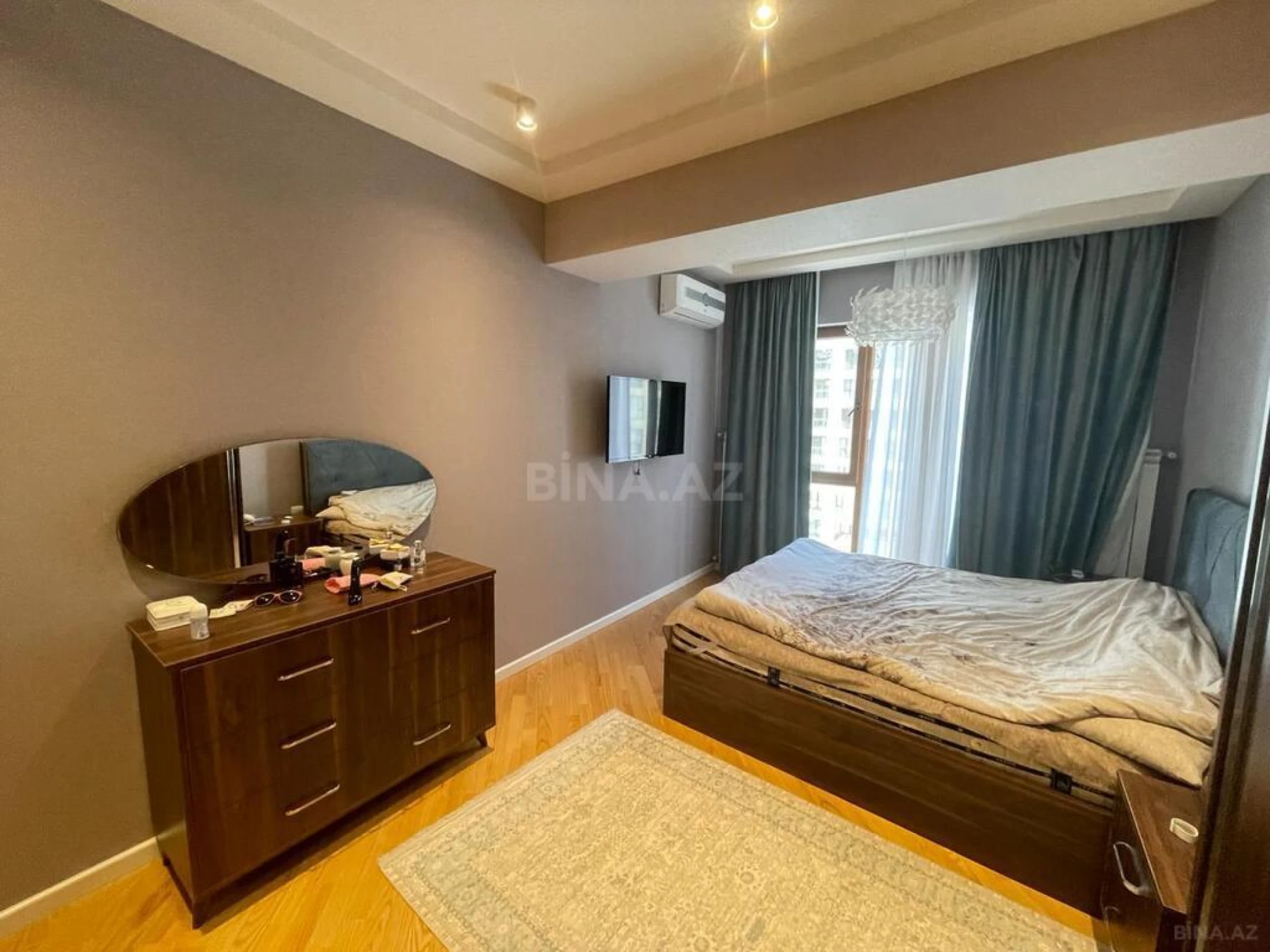 Satılır 2 otaqlı mənzil 102 m²