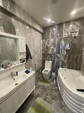 Satılır 2 otaqlı mənzil 102 m²