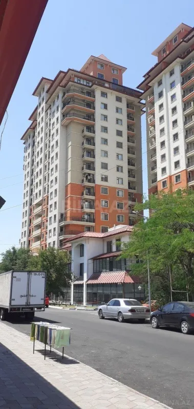 Satılır 3 otaqlı mənzil 124 m²