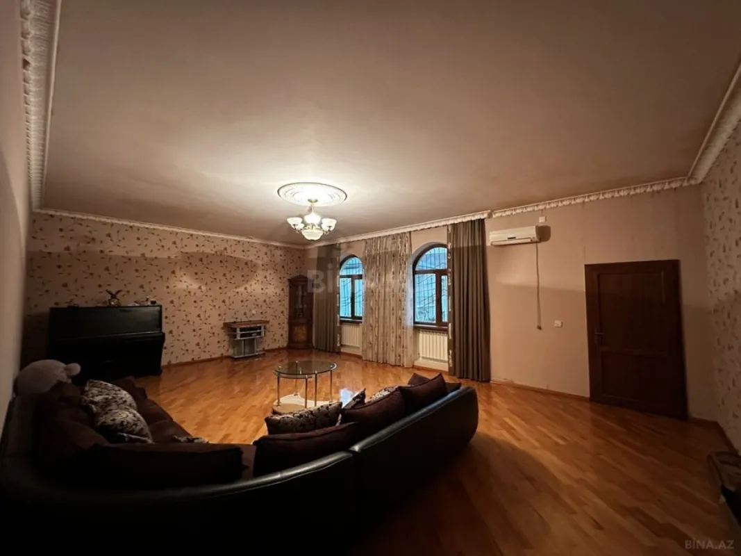 Satılır 7 otaqlı həyət evi 290 m²